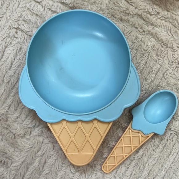 Ice cream cone bowls and spoons Set of 4 bowls and 4 spoons - Picture 2 of 16